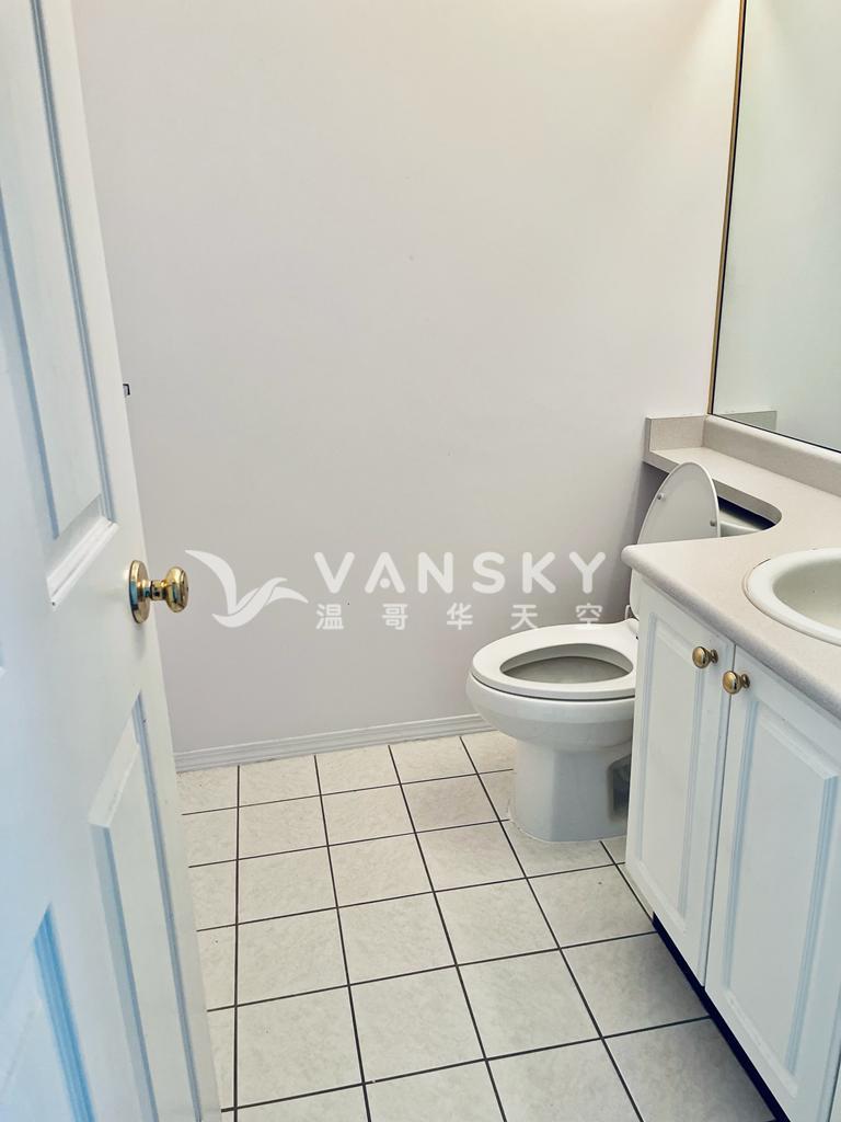 220822121734_washroom - main floor.jpeg